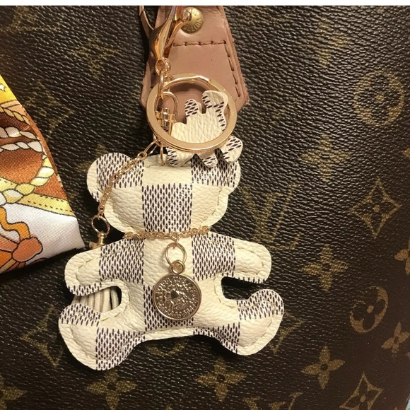 LAST ONE❤️DESIGNER INSPIRED TEEDY BEAR BAG CHARM - Picture 3 of 3